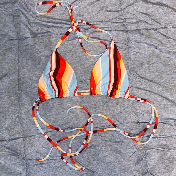 🛍️5 for $20🛍️ Hollister Striped Bikini Top - Picture 1 of 4